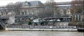 Péniche de l'armée du salut face gare d'Austerlitz