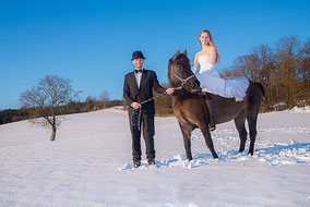 Braut auf Pferd