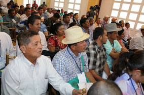 Dirigentes campesinos reunidos en Portoviejo (Ecuador) para consultarles sobre el proyecto de Ley de Recursos Hídricos.