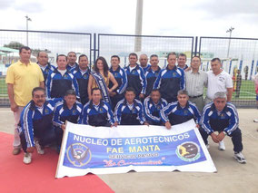 Equipo de deportistas conformado por aerotécnicos en servicio pasivo de la FAE de Manta, Ecuador.