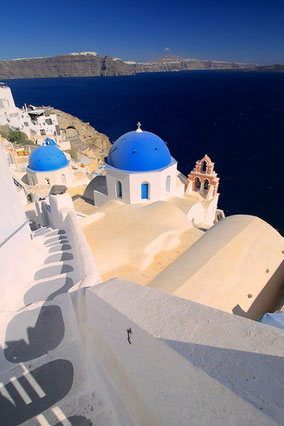 Steile Gasse in Oia