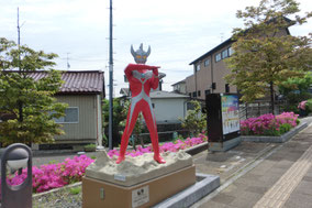 街中いたるところにある怪獣モーニュメント