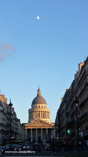 Le Panthéon vue de la rue Soufflot, photo non libre de droits