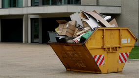 Sperrmüll-Container voll