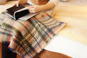 お家で、車で膝掛けとして二つ折りにして使うとちょうど良いサイズ