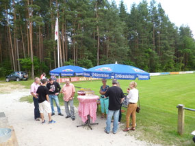 Sektempfang vor der Sportheimterrasse