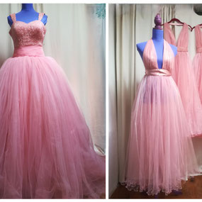 Sur l'image, la  transformation avant et après, d'une robe de mariée en rose à trois robes pour le spectacle. Réalisation unique de la maison de couture Fil et Paillettes. 