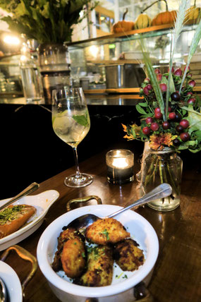 Bank Zurich restaurant Helvetiaplatz sharing dishes trendy