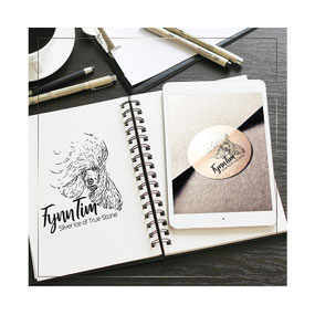 roskoshniy logotip disain zakazat online; bukvenniy logotip; krasiviy disain logotip sobaki zhivotnie pudel zakazat online; PRS LA BEAUTY; pitomnik pudeli Fynn Tim Silver Ice of True Stone logo design Uk; luchshie logotipy zhivotnie pudel kreativnie elega