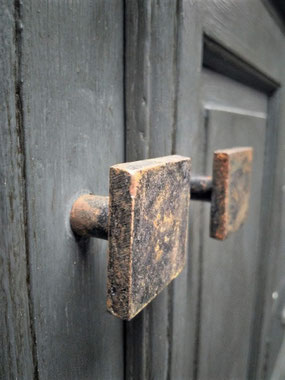 Smeedijzeren deurknop, Stoer, Sober, Industrieel, Puur, Robuust, Grof, Landelijk wonen, Sfeervol, Geleefd, Stijlvol, Doorleefd, landelijke stijl, landelijke decoratie, vintage.