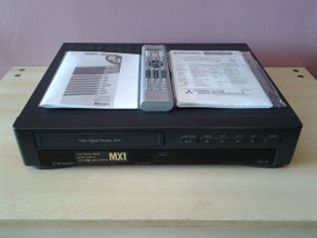 Videoregistratore Mitsubishi Mod. HS - MX1  € 40,00 completo di manuali il telecomando in dotazione non originale ma universale sono comprese spese di spedizione
