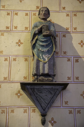 Bild: Statue in der Église Saint-Suliau im umfriedeten Pfarrbezirk von Sizun  