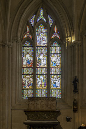 Bild: Buntglasfenster in der Cathédrale Saint-Corentin in Quimper 