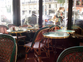 パリ、サン＝ジェルマン・デ・プレのカフェ・ド・フロール
