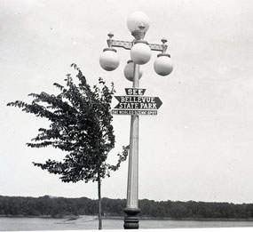 In the 1920s, a sign was placed at the lights on the top of the stairway, directing visitors to Bellevue State Park, “The World’s Scenic Spot.”