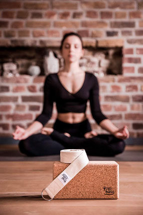 Yogibato Yogablock Kork stabil & rutschfest  | Yoga Block 1er Pack & 2er Set | Natur Korkblock für Yoga und Fitness – Pilates & Hatha Klotz – Cork Brick – Yogaklotz 100% Naturkork