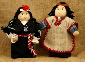 Preciosos mapuches y debajo una bailaola flamenca.