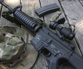 Einr täuschendechte Air-Waffe Symbolfoto Wikipedia.com Darz Mol~commonswiki