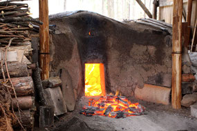 　炭焼き窯（これは平地に造られた窯のようだ）