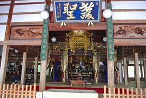 　禅宗の安楽寺の正面