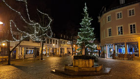 Weihnachtliche Stimmung 2021 am Römerplatz in Bad Dürkheim (Foto: H.-J. Felsen)