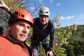 Bruder Klettern am Nelkenstein im Klettergebiet Steinicht/Vogtland, 22.10.2023