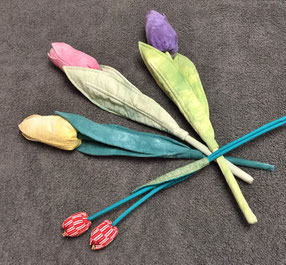 ベッドに布で作った花