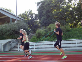 Laufen mit Pose Methode und Stretchbändern