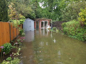 Jardín inundado antes de ser levantado.