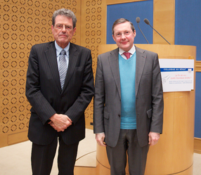 Aux côtés du sénateur UMP du Vaucluse Alain Milon, Président de la commission des affaires sociales - Vice-Président de la mission d'évaluation & contrôle de la Sécurité sociale
