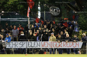 Die Fans taten auf einem Banner ihre Meinung kund. Foto: Maurice Herzog