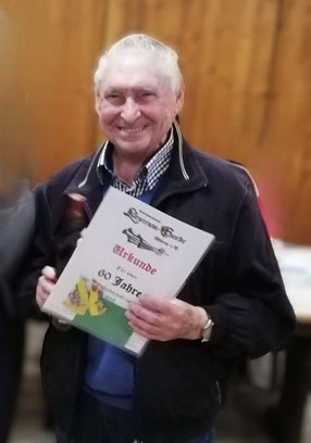 Kurt bei seiner Ehrung für 60 Jahre Mitgliedschaft bei der GV am 22.10.2021