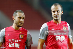 Alessandro Diamanti e Alberto Gilardino con la casacca cinese nel 2014,in Cina Diamanti ha segnato 8 reti in una stagione,mentre Gilardino 5 reti in 14 presenze valide per la vittoria del titolo nazionale del 2014