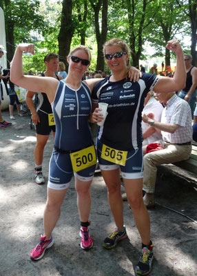 Katrin und Christiane freuen sich im Ziel.
