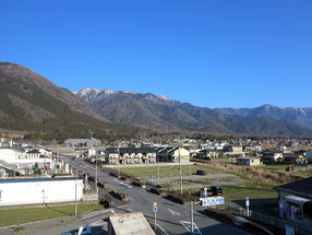 蓬莱駅から望む烏谷山～堂満岳
