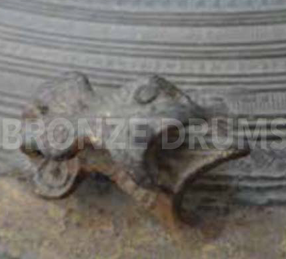 Fig. 2. Frog couple on a tympanum (4x2 L5 cm)