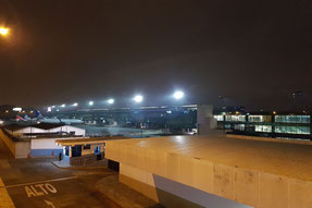 Flughafen Guatemala Stadt - Blick vom Parkdeck nach links.