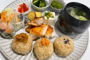 鶏むね×玄米 × 和食のヘルシープレート