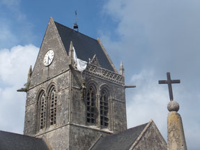 St-Mere-Eglise-kerk-parachute-Normandie-invasie-bevrijding-D-Day