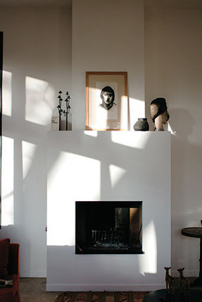 Rénovation d'une maison sur la Sainte Victoire. Cheminée à foyer ouvert