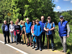 Mitglieder des Lions Club Herbede-Sprockhövel mit den NABU- Experten Ralf Steiner ( 2. v. r.) und Rüdiger Stock (r.)  (Foto: Bernd Hölkeskamp, Lions Club)