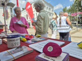 Foto: Ute Jäger, Infostand der OMAS GEGEN RECHTS Bochum & West in Wattenscheid