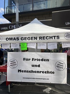 Foto: Ute Jäger, OMAS GEGEN RECHTS Bochum & West, Infostand im Vorfeld der Kommunalwahl 