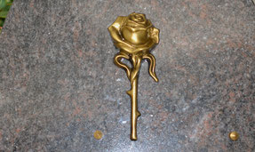 bronze-roses-relief-deco-plaque-obseques-enterrement-deces
