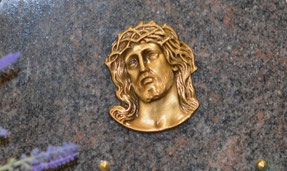 bronze-christ-paroisse-sainte-cecile-les-vignes-travaillan-cairanne