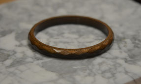 socle-resine-epoxy-bracelet-decoration-chambre