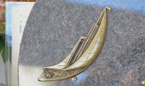bronze-voile-voilier-plaque-funeraire-gravure-marbrerie-avignon-cavaillon