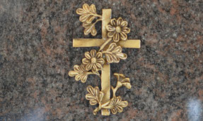bronze-croix-fleurs-deocration-murale-funeraire-obseques