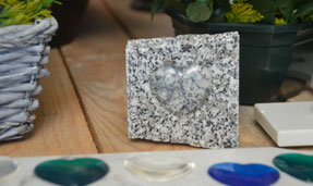 coeur-resine-epoxy-coller-article-funeraire-porte-columbarium-stele