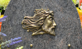bronze-religieux-christ-pompes-funebres-vauclusiennes-marbrerie-orange